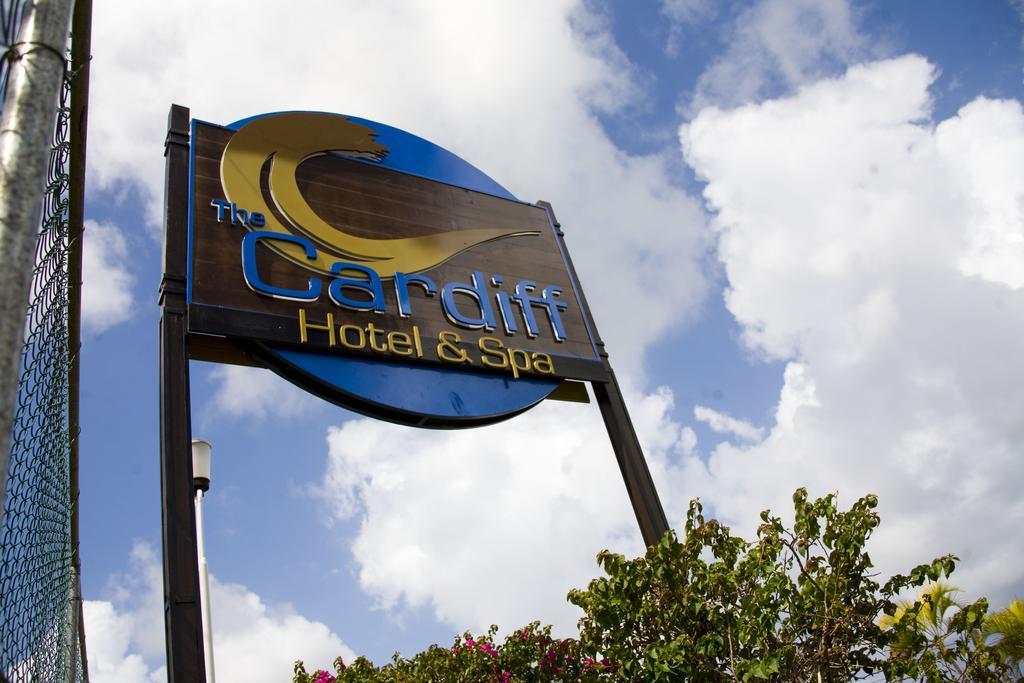 Cardiff Hotel And Spa Runaway Bay Eksteriør billede
