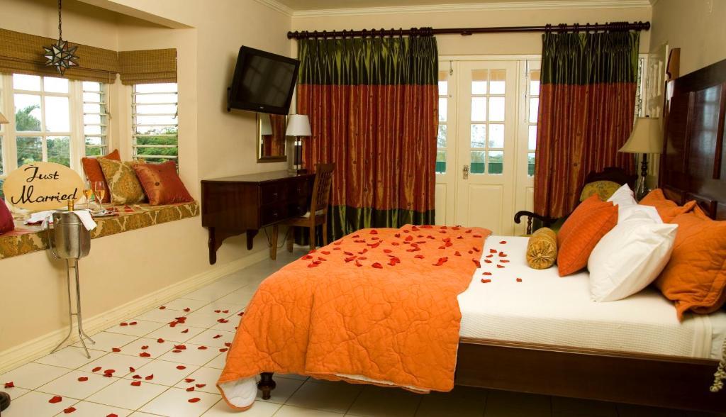 Cardiff Hotel And Spa Runaway Bay Værelse billede