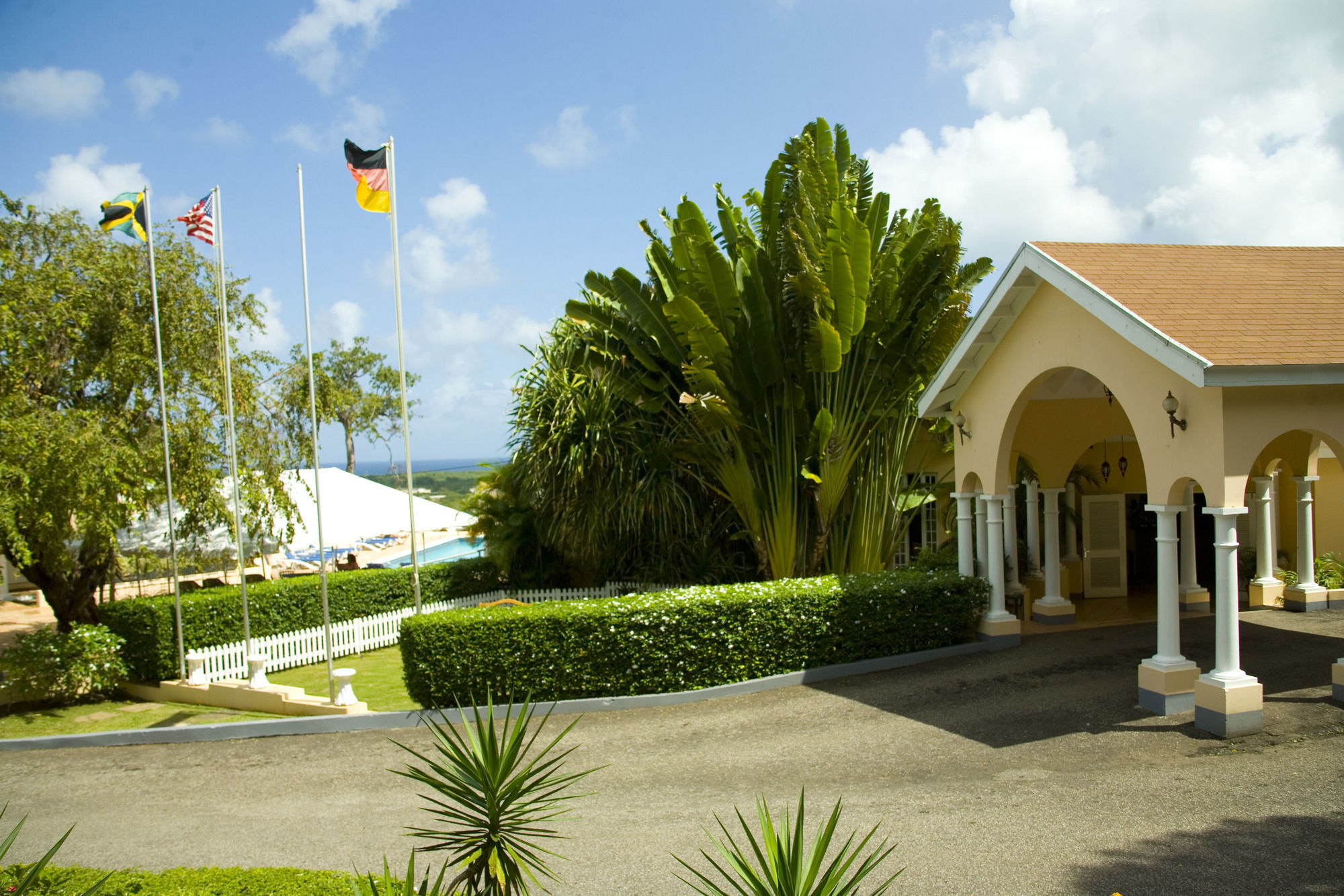 Cardiff Hotel And Spa Runaway Bay Eksteriør billede